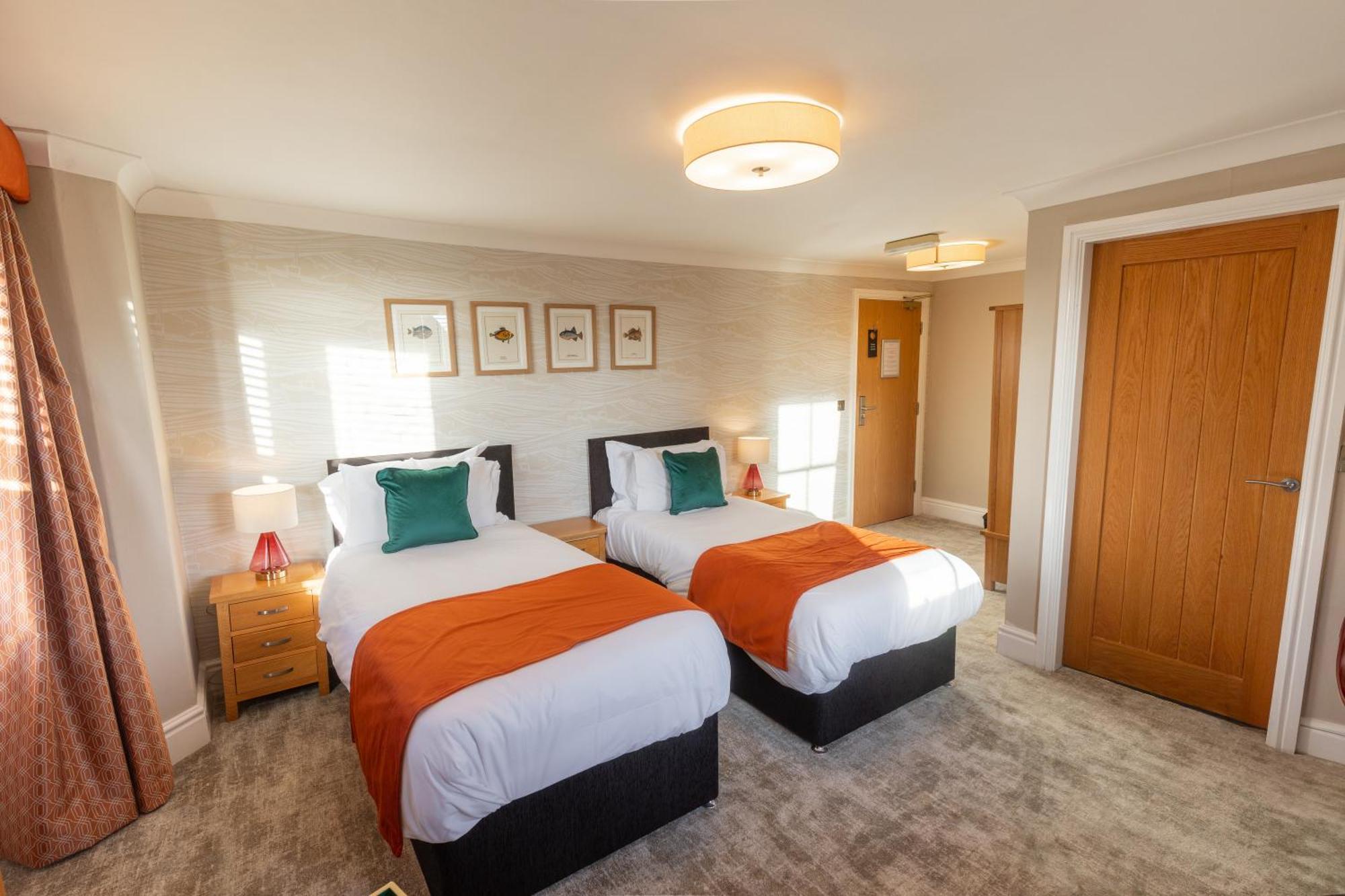 The Resolution Hotel Γουίτμπι Εξωτερικό φωτογραφία